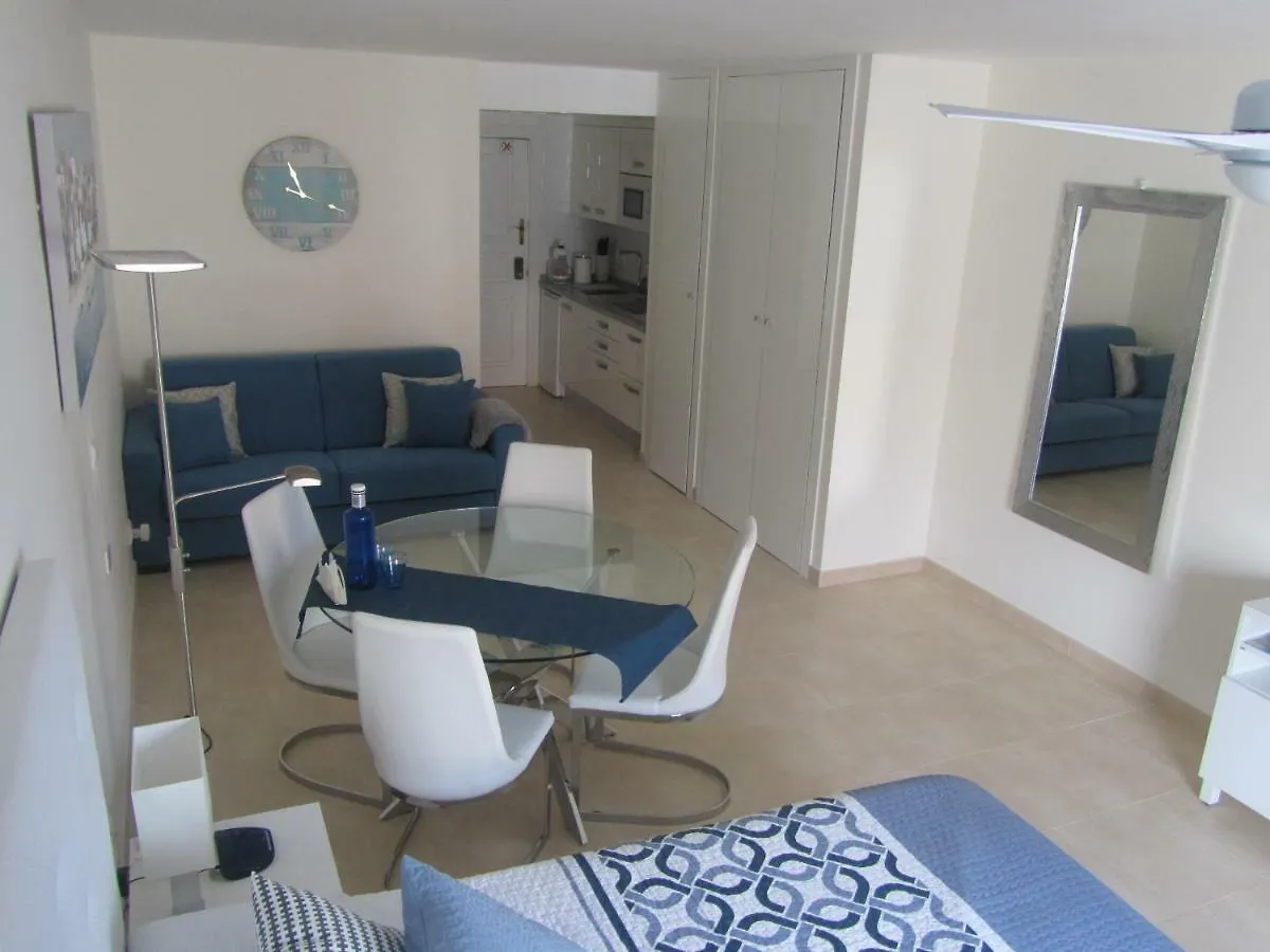 Los Cristianos studio, modern, spacious, pool,WiFi Arona